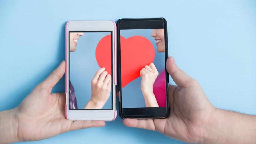 Este es el nuevo lenguaje del amor si buscas (o tienes) pareja