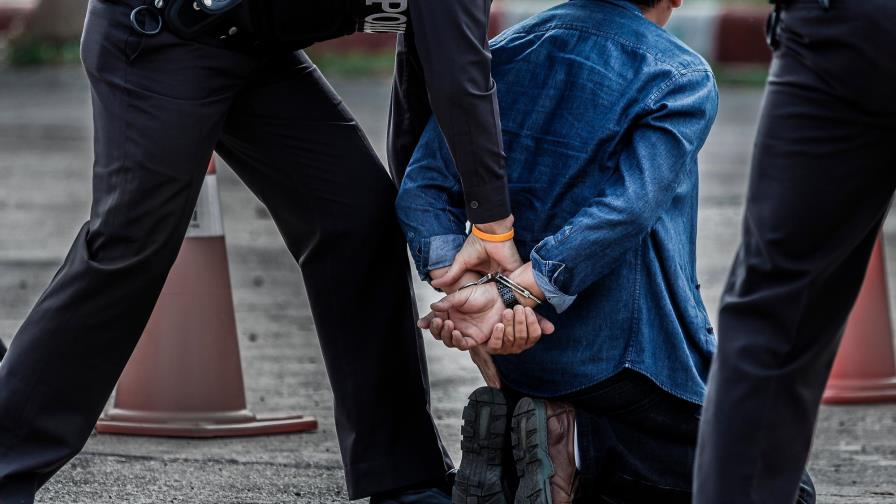 Un joven de 14 años es detenido por amenazar a compañeros de escuela en EEUU