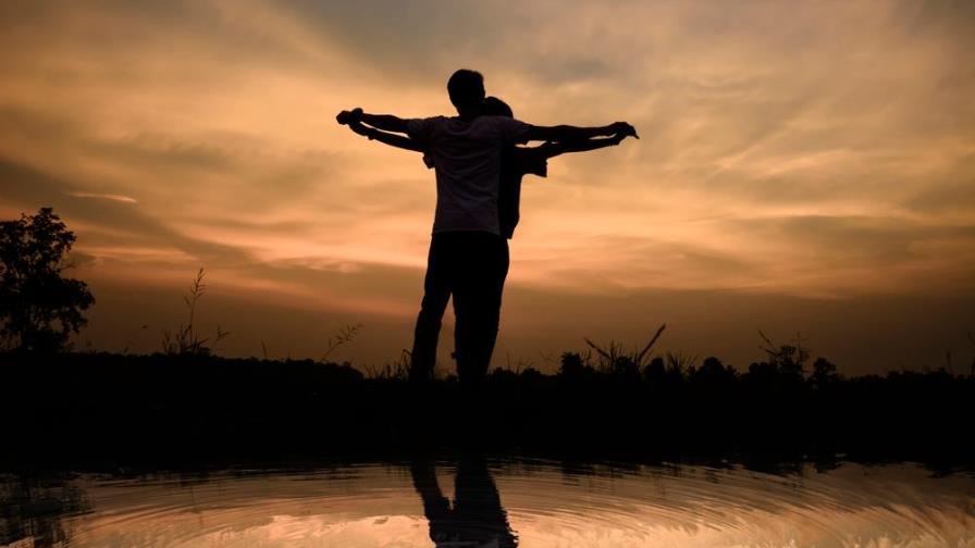 Quisieron recrear las fotos de Titanic para el álbum de su boda, pero murieron ahogados Quisieron recrear las fotos de Titanic para el álbum de su boda, pero murieron ahogados