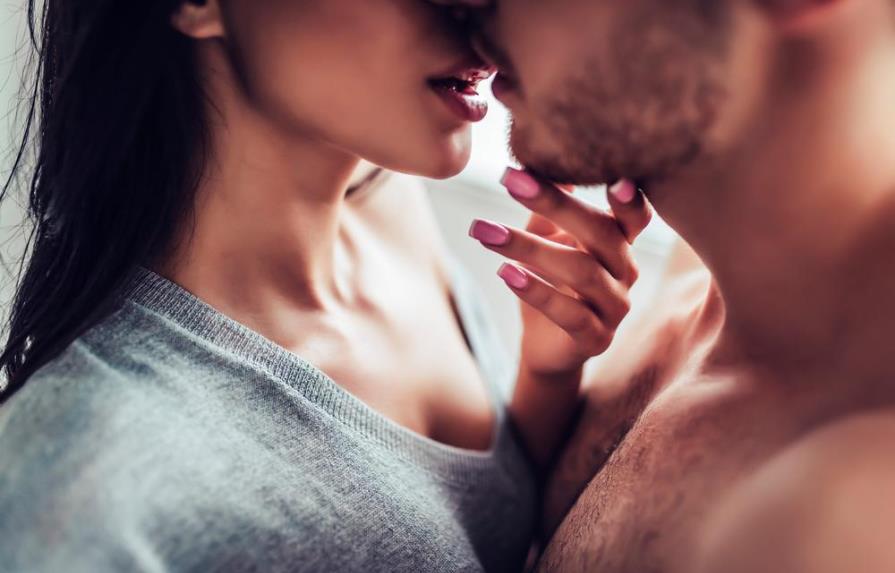 Beso blanco: una tendencia sexual con muchos riesgos