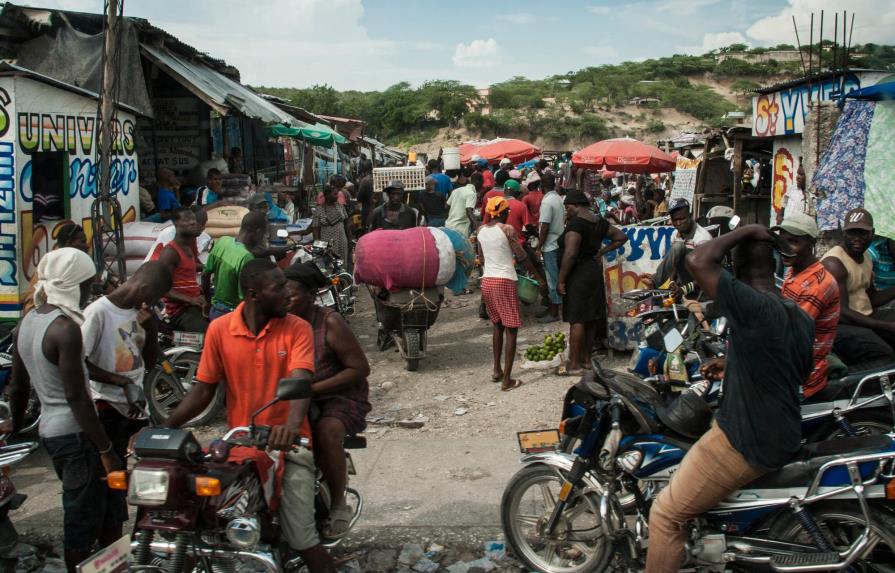 Asesinan a tiros a un policía en la capital de Haití
