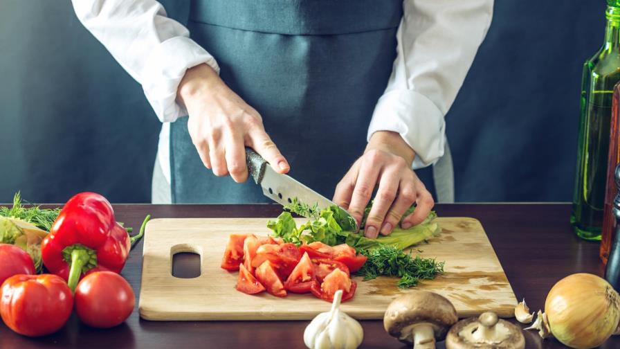 Libro con recetas caseras de los 50 mejores cocineros del mundo para ayudar al sector