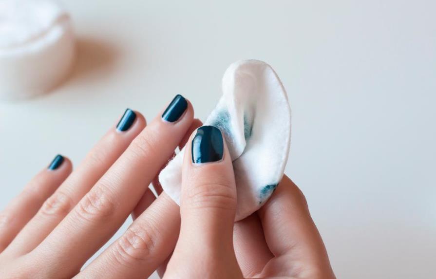 Esta es la manera correcta de quitarte el esmalte de uñas sin dañarlas