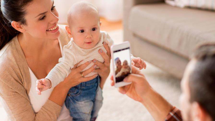 El verdadero problema con la publicación de tus hijos en redes sociales