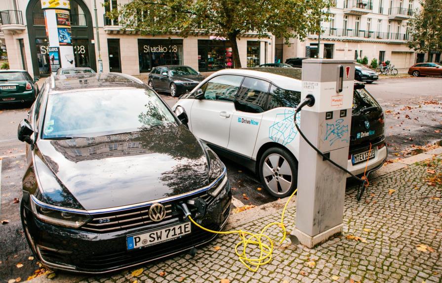 Volkswagen dice que invertir €30 mil millones en eléctricos no es suficiente para metas de la UE 