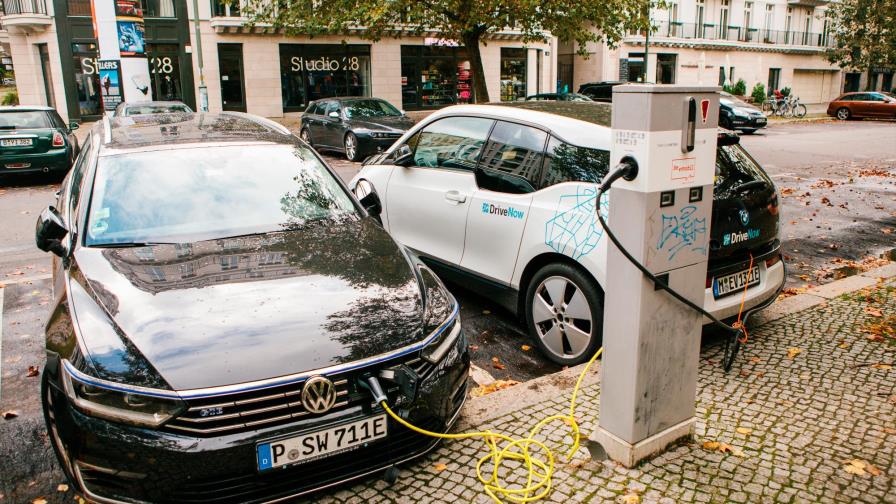 Volkswagen dice que invertir €30 mil millones en eléctricos no es suficiente para metas de la UE 