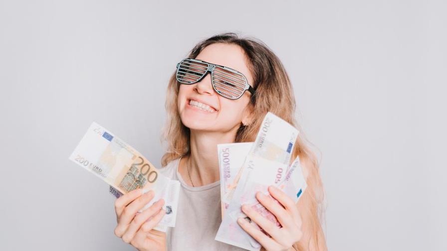 Si el dinero no nos hace felices, ¿por qué actuamos como si lo hiciera? Si el dinero no nos hace felices, ¿por qué actuamos como si lo hiciera?