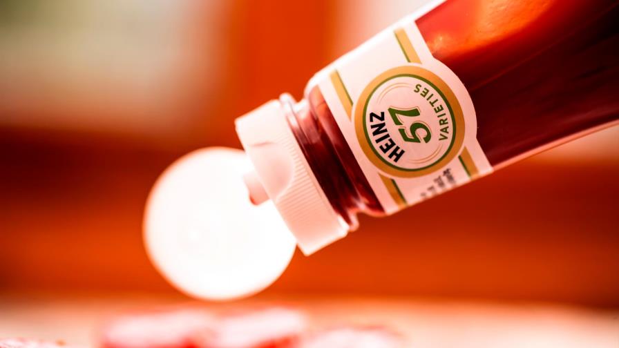 Una escasez de ketchup en EEUU obliga a Heinz a aumentar la producción un 25 %