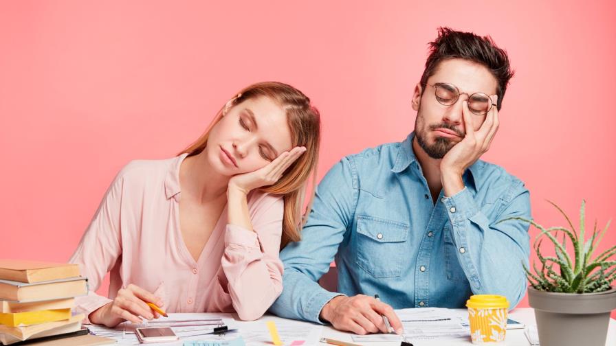 Trucos para sobrevivir a una jornada laboral sin haber dormido