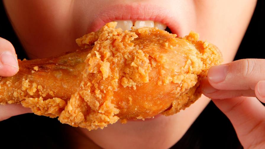 ¿Qué tan dañino es comer pollo frito?