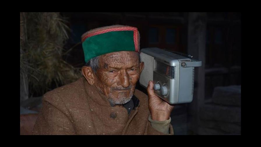 Con 101 años, el primer votante de India está listo para volver a las urnas