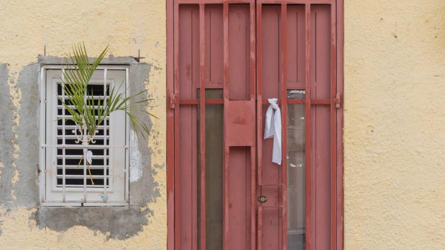 Católicos celebran esta Semana Santa con nuevos signo en sus hogares