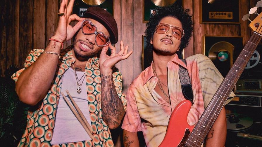 Bruno Mars y “Leave the Door Open”, candidatos a canción y grabación del año