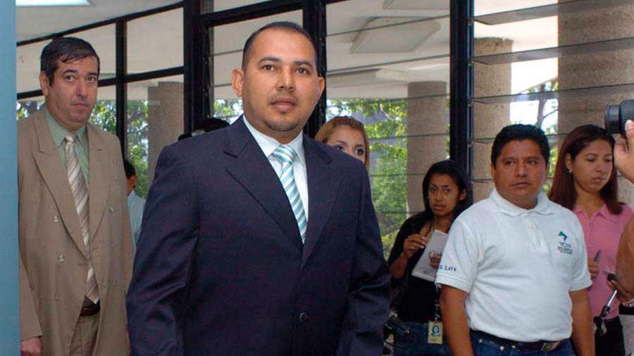 Estados Unidos deporta a exdiputado salvadoreño acusado de lavar 14 millones