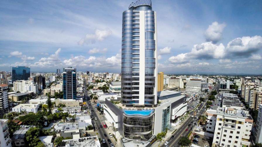 HES Group compró Silver Sun Gallery y Hotel Embassy Suites