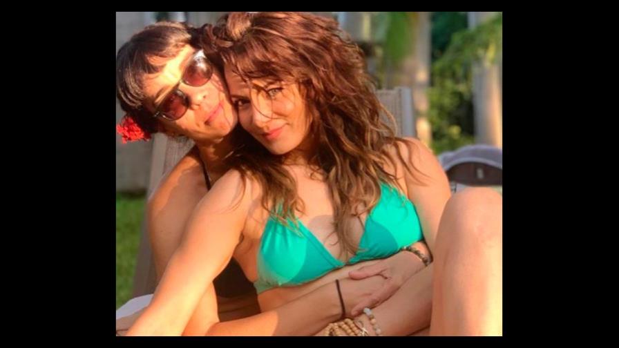 Las fotos Silvia Navarro abrazada a una mujer que alborotan las redes