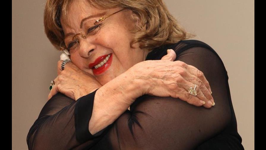 Actriz mexicana Silvia Pinal se recupera tras cirugía por fractura de cadera