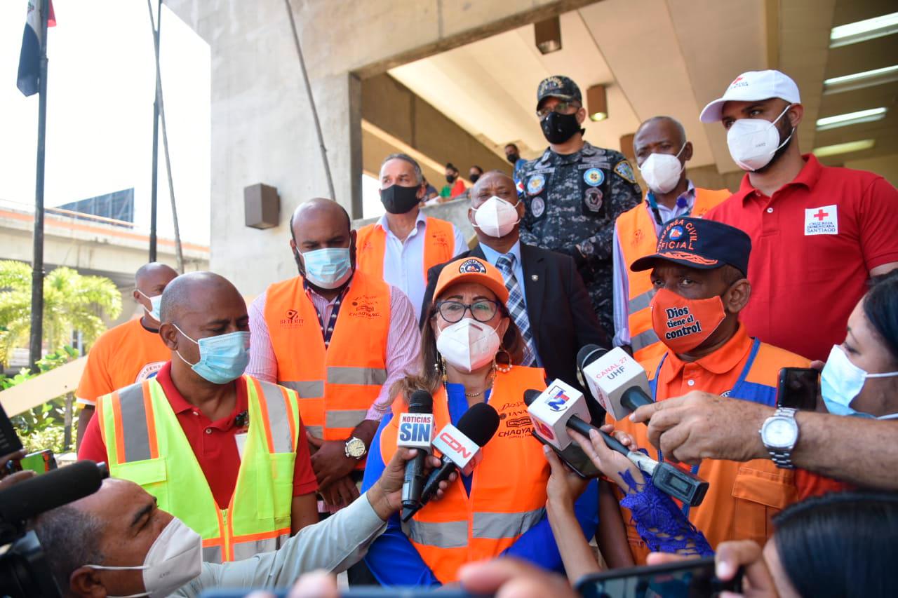 La presidenta del PMR en Santiago, la gobernadora Rosa Santos.