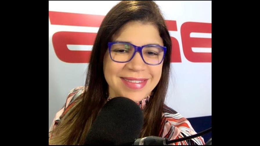 La terapeuta Ana Simó critica falta de ética la divulgación de una foto con un frasco en un ano La terapeuta Ana Simó critica falta de ética la divulgación de una foto con un frasco en un ano