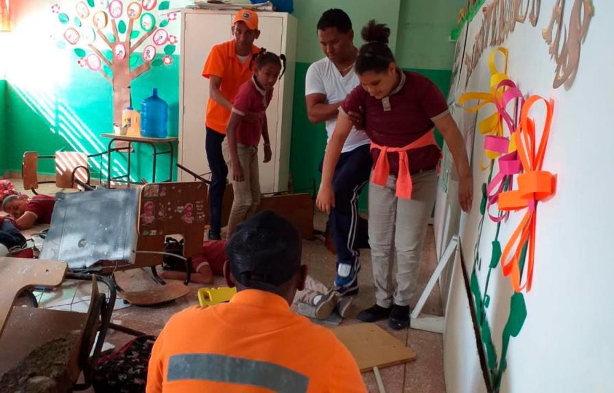 Escuelas realizan simulacro de evacuación ante temblor de tierra