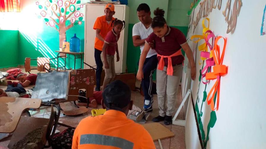 Escuelas realizan simulacro de evacuación ante temblor de tierra Escuelas realizan simulacro de evacuación ante temblor de tierra