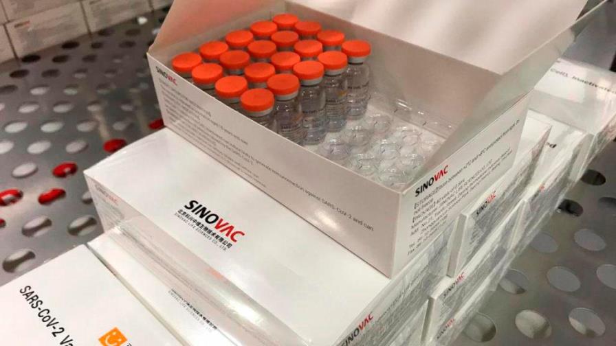 Chile mantiene el ritmo de vacunación y recibe un quinto lote de Pfizer