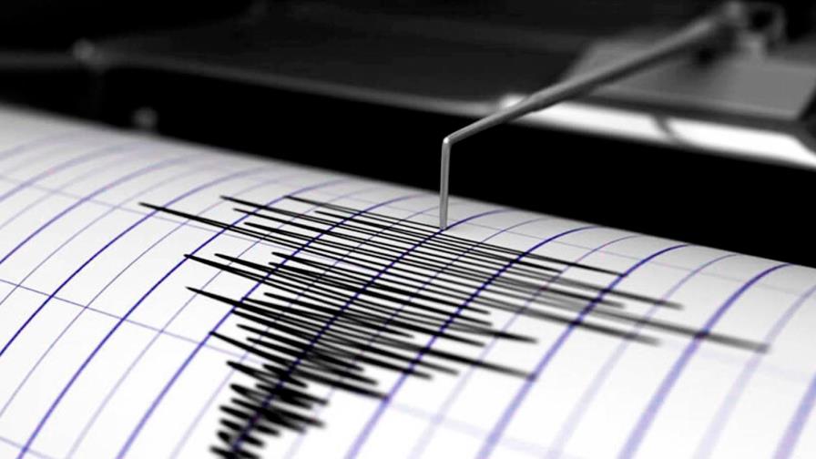 Chile investiga falsa alarma de tsunami tras sismos