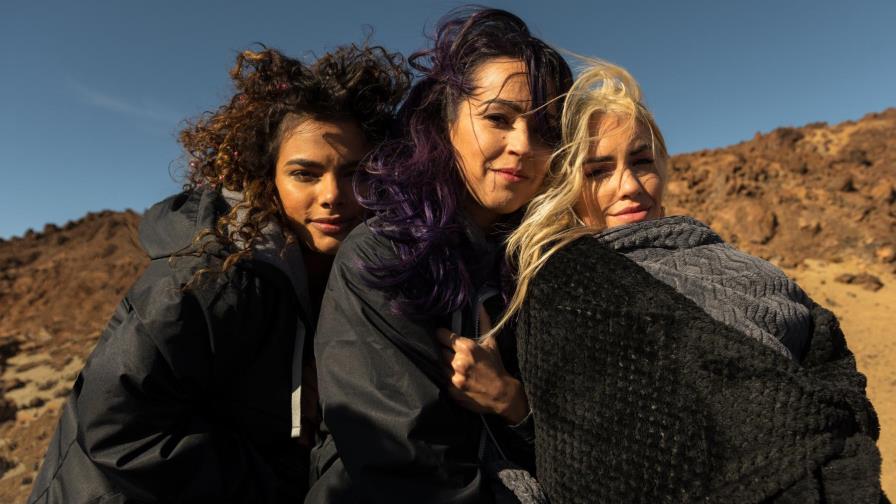 La adrenalina y el humor negro de Sky Rojo llegan a Netflix el 19 de marzo