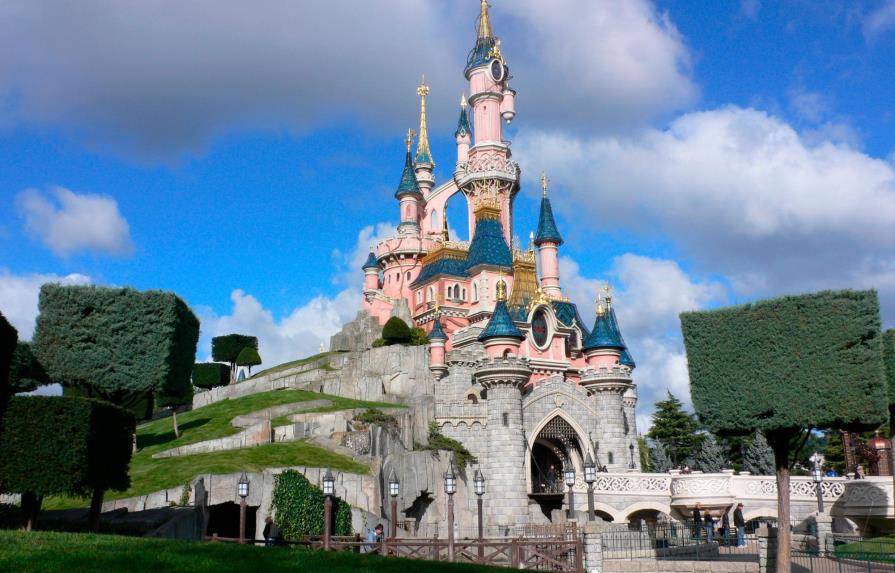 Disneyland reabre sus puertas tras más de un año cerrado en California
