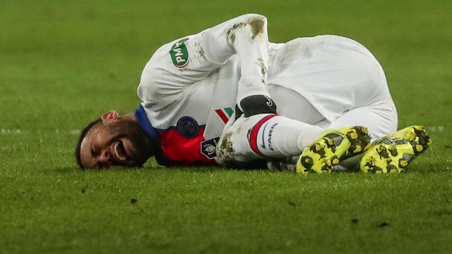 Neymar se lesiona pero PSG supera a Caen en Copa de Francia