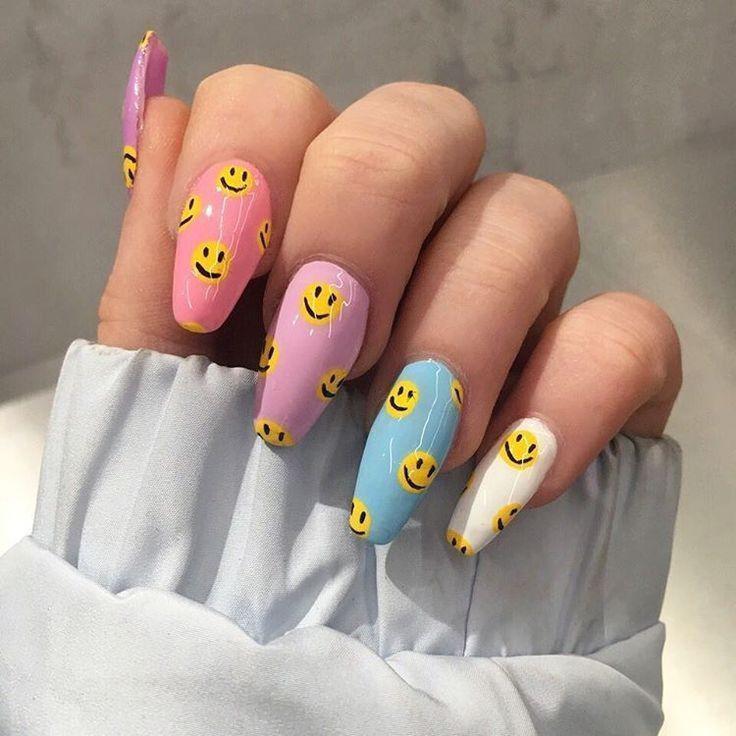 Smiley nails, la tendencia de uñas que te alegrará los días