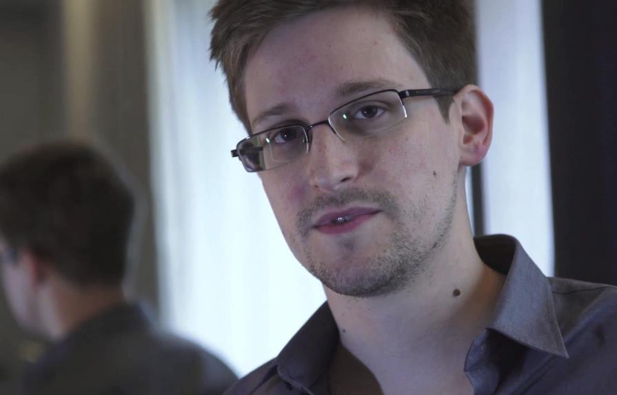 Edward Snowden dice detención de Assange es mal momento para libertad de prensa