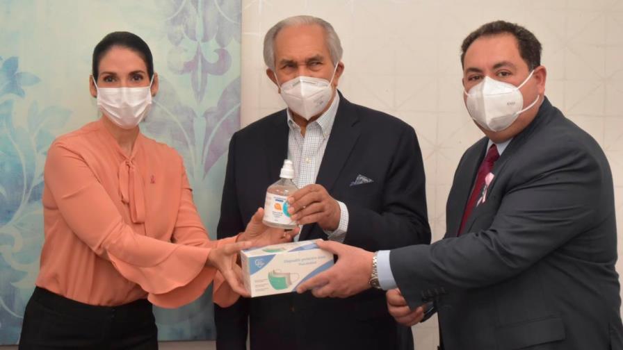 Primera dama canaliza y entrega insumos médicos al SNS para seguir enfrentando el COVID-19 