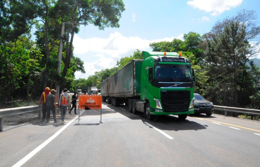 Luego de dos meses, Obras Públicas abre tramo de la autopista Duarte afectado por socavón