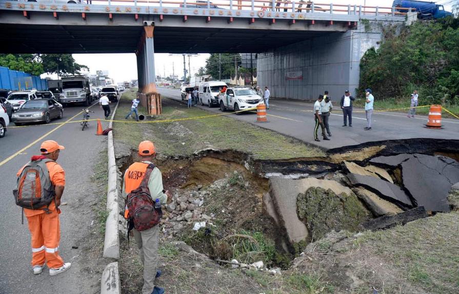 Técnicos determinarán causas derrumbe autopista Duarte