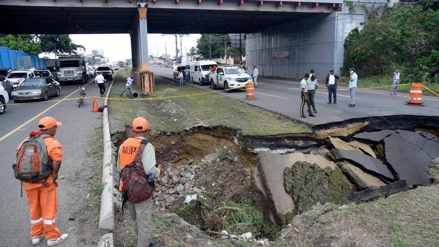 Técnicos determinarán causas derrumbe autopista Duarte