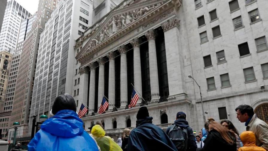 Suben a 884.000 las solicitudes semanales de subsidio por desempleo en EEUU