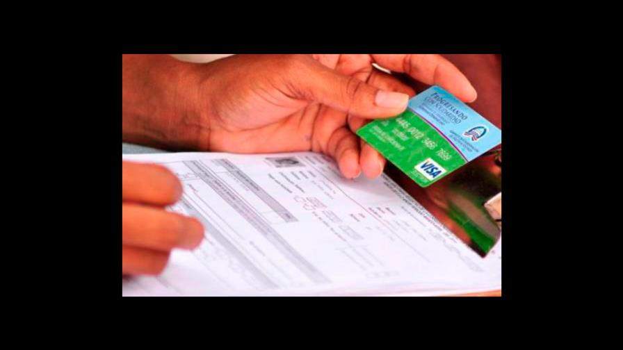 Apresan tratando de salir del país a implicada en estafa a “Quédate en casa”