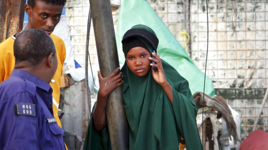 Un atentado con tres coches bomba causa 14 muertos y 45 heridos en Somalia Un atentado con tres coches bomba causa 14 muertos y 45 heridos en Somalia