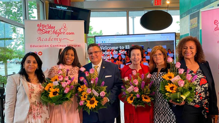 Embajadora Sonia Guzmán se reúne con emprendedores dominicanos en Estados Unidos Embajadora Sonia Guzmán se reúne con emprendedores dominicanos en Estados Unidos
