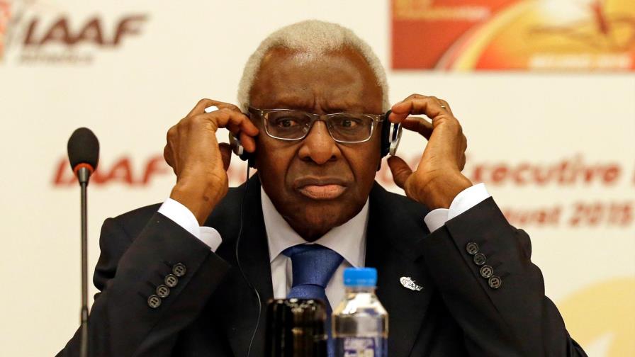 La defensa de Lamine Diack pide indulgencia al tribunal de París