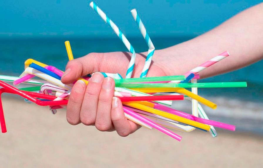 Regidores de la capital aprueban resolución para descontinuar uso de sorbetes plásticos