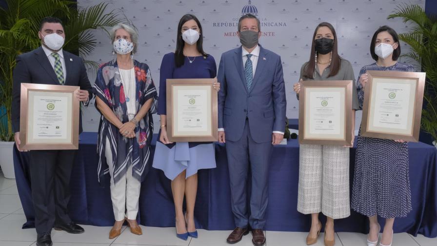 Banreservas recibe certificación por buenas prácticas medioambientales