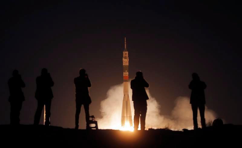 EEUU se asegura otro asiento en una Soyuz rusa para el lanzamiento en otoño