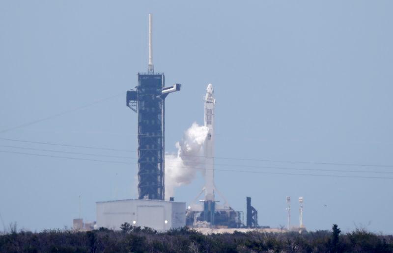 Compañía SpaceX pone en el espacio otros 58 satelites Starlink y tres de observación