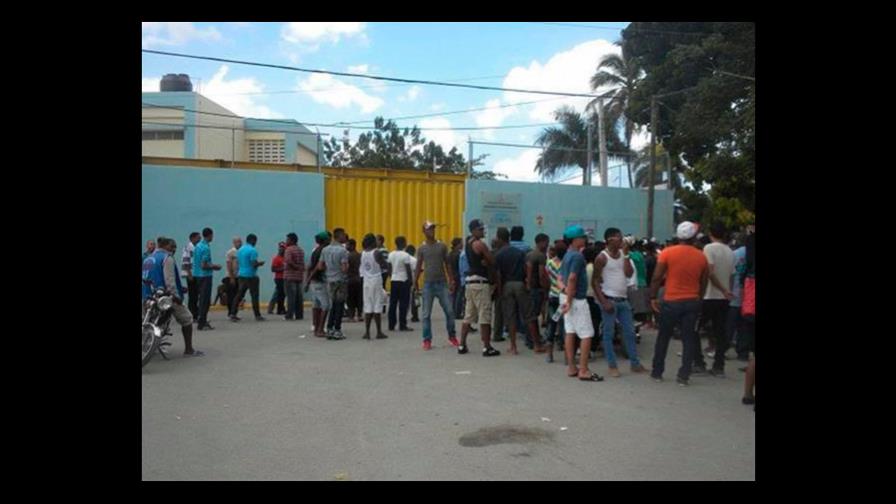Arrestan encargado de vigilancia de la cárcel de San Pedro de Macorís tratando de introducir drogas Arrestan encargado de vigilancia de la cárcel de San Pedro de Macorís tratando de introducir drogas