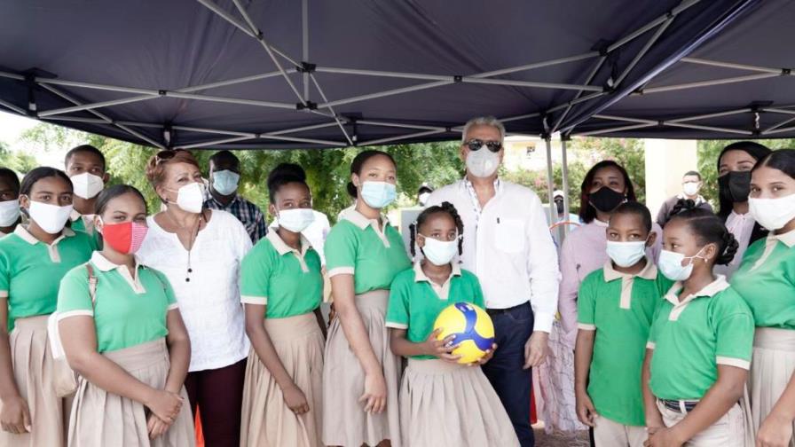 Ministro de la Presidencia Lisandro Macarrulla dona su primer salario