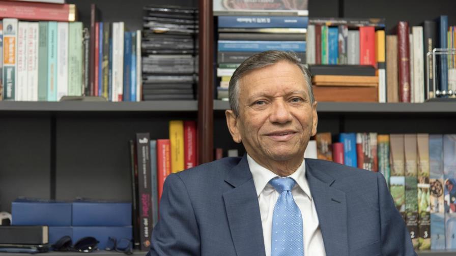 Leonardo Aguilera: “El protagonista de la campaña es el candidato, no el consultor político”
“El protagonista de la campaña es el
candidato, no el consultor político” Leonardo Aguilera: “El protagonista de la campaña es el candidato, no el consultor político”
“El protagonista de la campaña es el
candidato, no el consultor político”