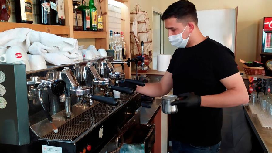 Albania recupera parte de normalidad y abre bares y restaurantes Albania recupera parte de normalidad y abre bares y restaurantes