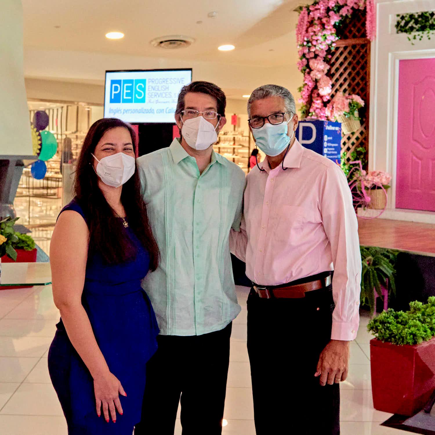 Sra. Yengling, Jarrod Yengling y Patricio Lozano.